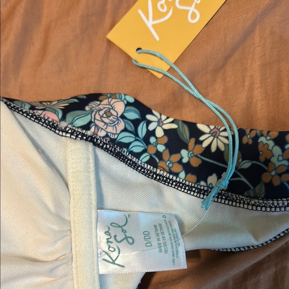 Kona Sol Floral Bikini Top with Knot Accent - Picture 2 of 3